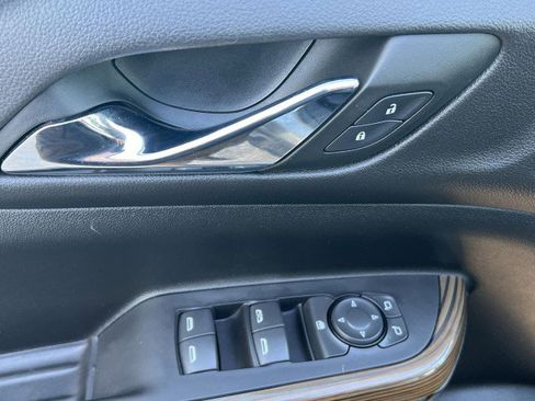 Used 2023 GMC Acadia SLE w/ Driver Convenience Package image 23