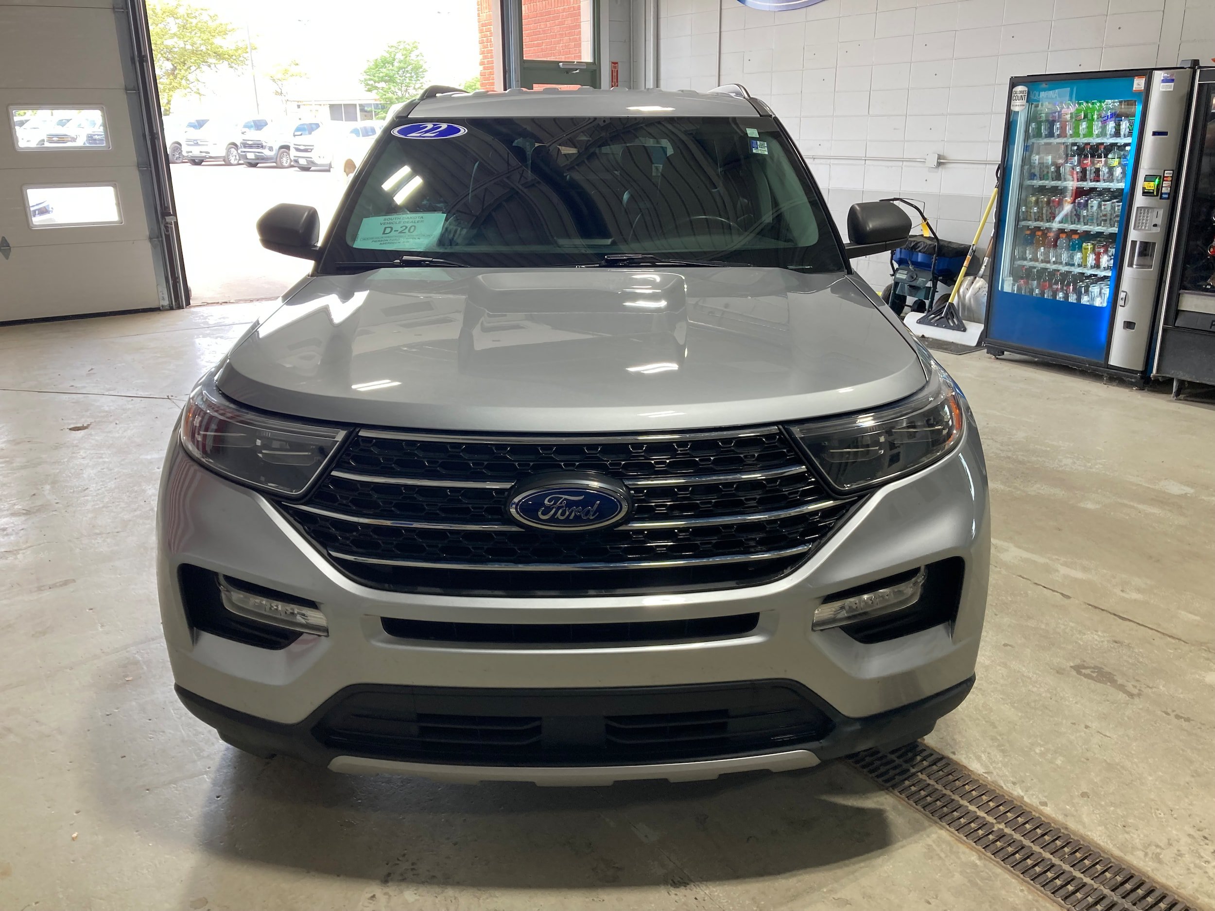Used 2022 Ford Explorer XLT w/ Equipment Group 202A AWD/4WD image 2