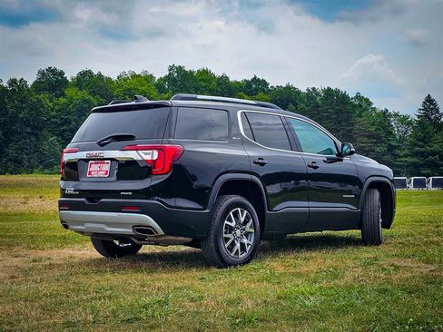 Certified 2023 GMC Acadia SLT w/ Preferred Package image 4