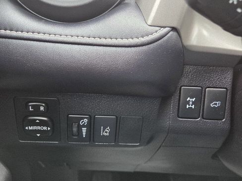 Used 2017 Toyota RAV4 XLE image 28