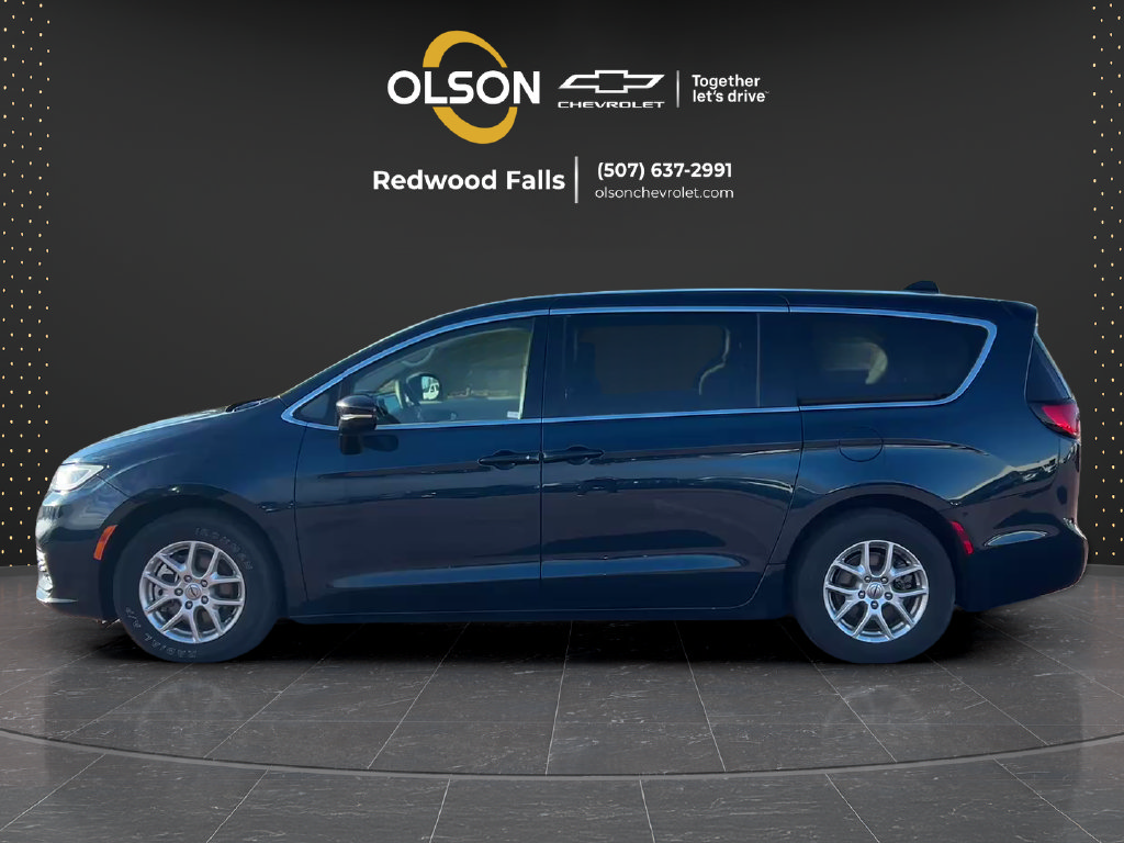 Used 2024 Chrysler Pacifica Touring-L FWD image 2