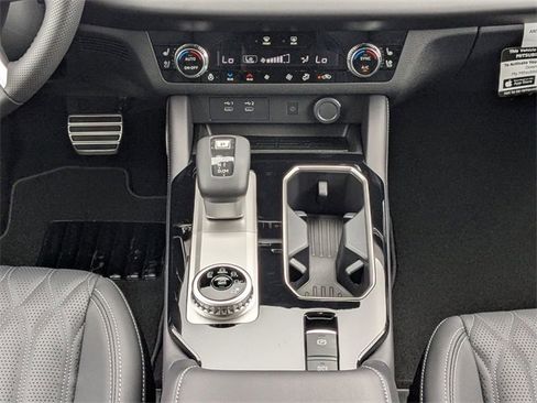 New 2025 Mitsubishi Outlander SEL image 17