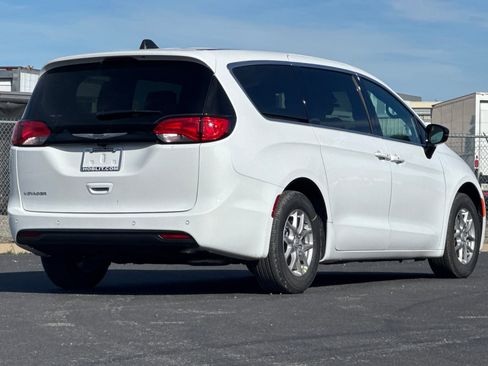New 2026 Chrysler Voyager LX image 3