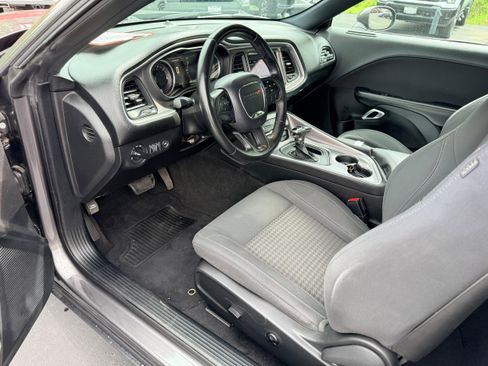 Used 2019 Dodge Challenger SXT RWD image 13