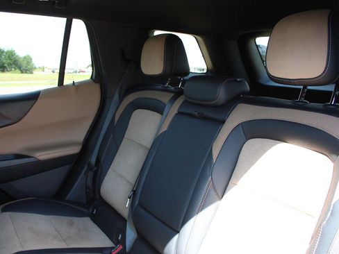 Used 2025 Chevrolet Equinox ACTIV w/ Safety and Technology Package FWD image 24