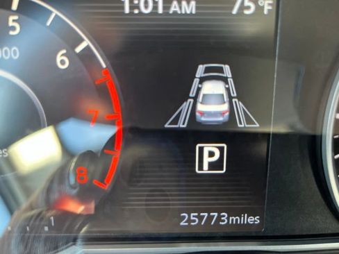 Used 2025 Nissan Versa SV FWD image 7