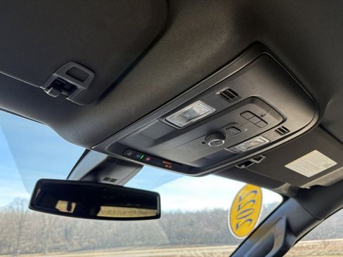 Used 2022 Chevrolet Suburban LT image 39