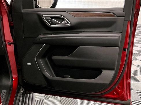 Used 2021 Chevrolet Tahoe High Country w/ Premium Package image 18