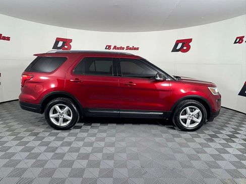 Used 2018 Ford Explorer XLT w/ Equipment Group 201A FWD image 7