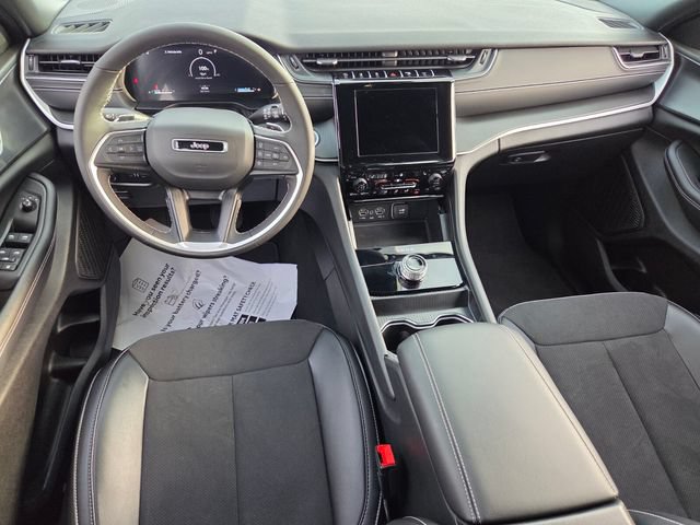 Used 2024 Jeep Grand Cherokee L Altitude RWD image 11