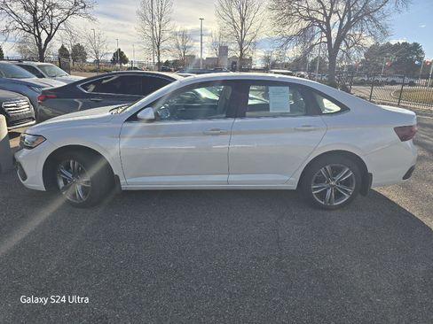 Used 2023 Volkswagen Jetta SE image 4