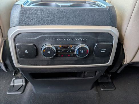 Used 2024 Ford Expedition Limited image 17