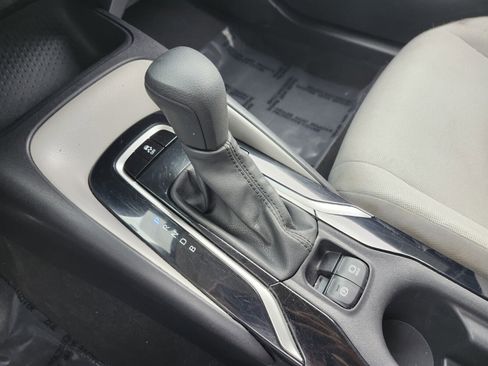 Used 2020 Toyota Corolla LE image 35