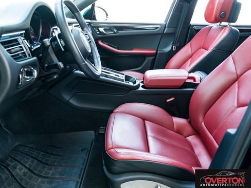 Used 2023 Porsche Macan BASE image 10