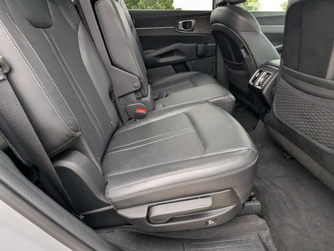 Used 2025 Kia Sorento S FWD image 21