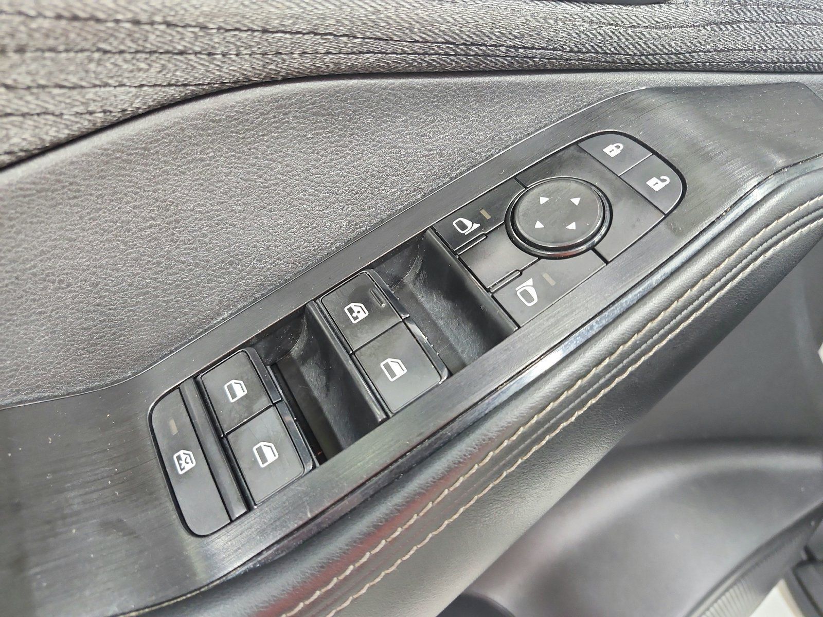 Used 2023 Nissan Rogue SV FWD image 33