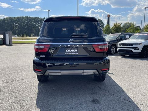 Used 2024 Nissan Armada SV image 6