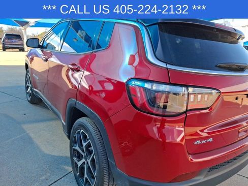 Used 2025 Jeep Compass Limited image 20