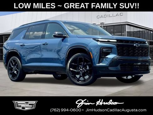 Used 2025 Chevrolet Traverse RS AWD/4WD image 1