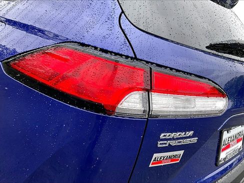 Used 2022 Toyota Corolla Cross LE w/ Moonroof Package AWD/4WD image 28