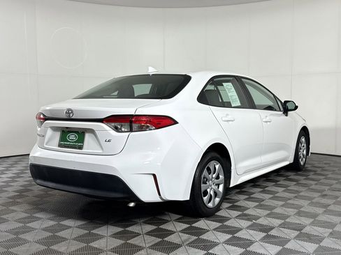 Used 2023 Toyota Corolla LE image 9