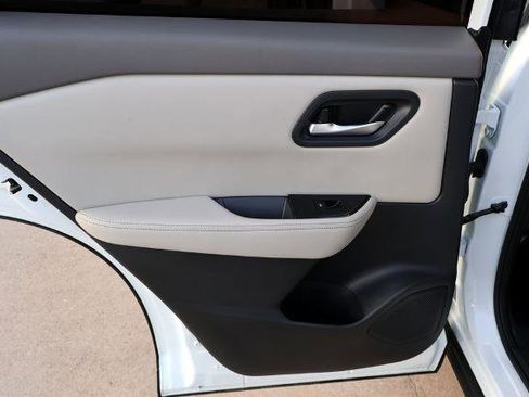 Certified 2025 Nissan Rogue SV FWD image 12