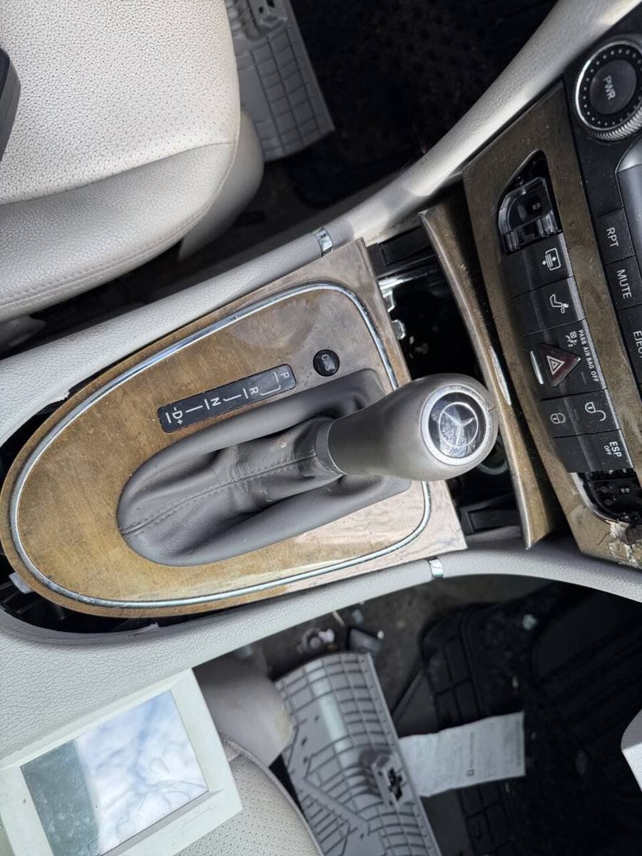 Used 2008 Mercedes-Benz E 350 4MATIC Sedan image 36