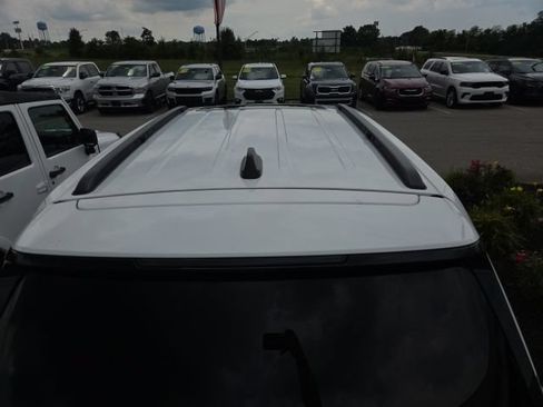 Used 2024 Jeep Grand Cherokee Altitude AWD/4WD image 10