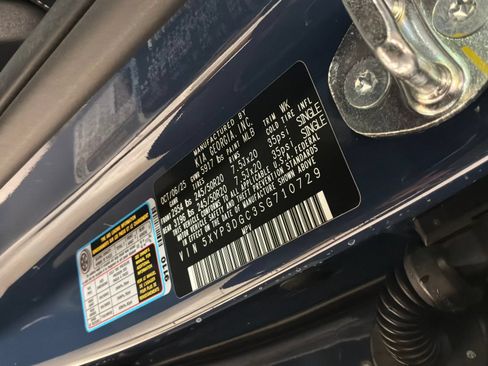 Used 2025 Kia Telluride EX w/ EX Captain's Chair Package AWD/4WD image 33
