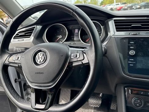 Used 2018 Volkswagen Tiguan SE w/ Panoramic Sunroof Package AWD/4WD image 22