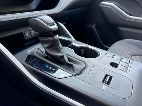 Certified 2025 Toyota Highlander LE image 30