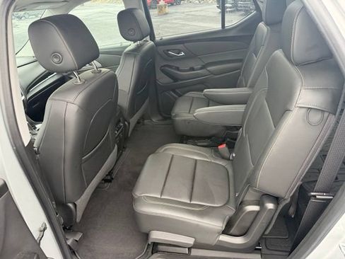 Used 2019 Chevrolet Traverse LT w/ LT Premium Package AWD/4WD image 17