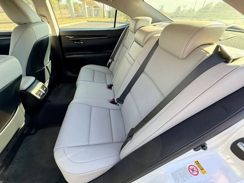 Used 2016 Lexus ES 350 w/ Premium Package w/Wood Trim image 18