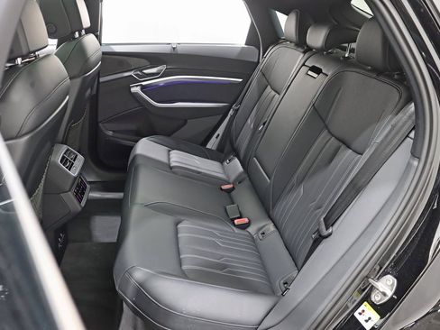 Used 2022 Audi e-tron S Prestige w/ Prestige Package image 30