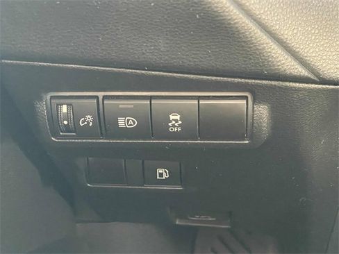 Used 2024 Toyota Corolla Cross SE image 15