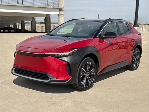 Used 2023 Toyota bZ4X Limited - AWD w/ Weather Package image 3