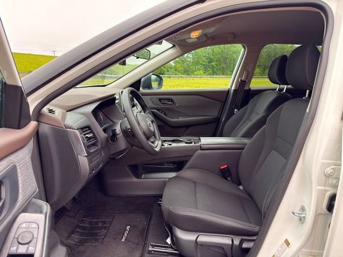 Used 2023 Nissan Rogue S AWD/4WD image 17