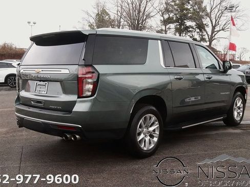 Used 2023 Chevrolet Suburban Premier image 7