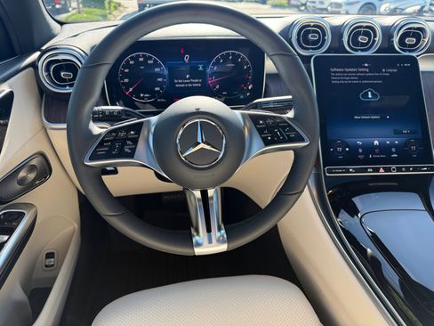 Used 2026 Mercedes-Benz GLC 300 4MATIC image 9