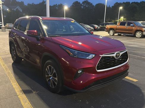 Certified 2024 Toyota Highlander XLE AWD/4WD image 6