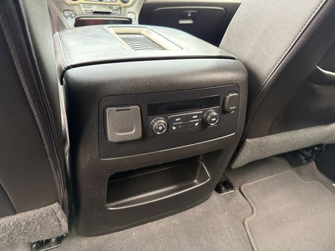Used 2019 GMC Yukon XL Denali AWD/4WD image 12