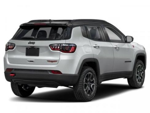 Used 2023 Jeep Compass Trailhawk image 2