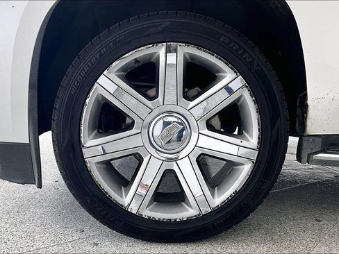 Used 2018 Cadillac Escalade Luxury AWD/4WD image 10