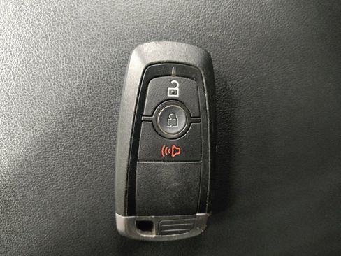 Used 2024 Ford Edge SEL image 32