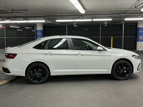 New 2026 Volkswagen Jetta SE image 32