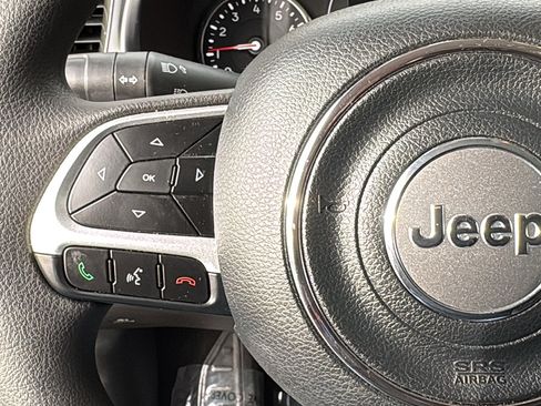 Certified 2023 Jeep Renegade Latitude image 14