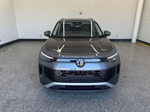 New 2026 Volkswagen Tiguan SE FWD image 8
