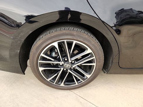 Used 2025 Toyota Camry XLE FWD image 9