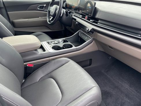 New 2026 Kia Carnival EX image 17