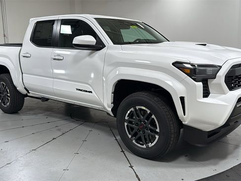 New 2025 Toyota Tacoma TRD Sport image 3